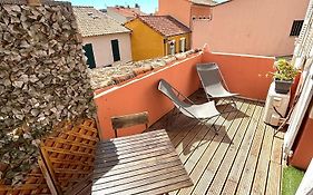 Studio terrasse Sanary centre ville rue piétonne